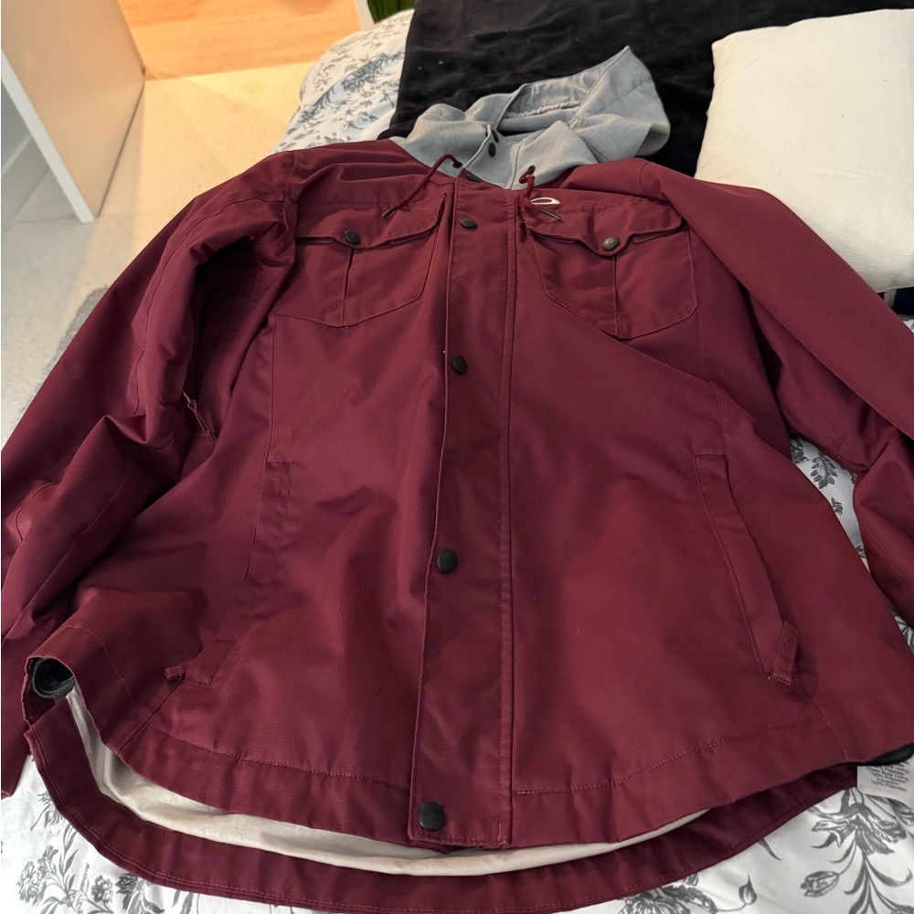 Women’s Oakley snowboard/ski jacket